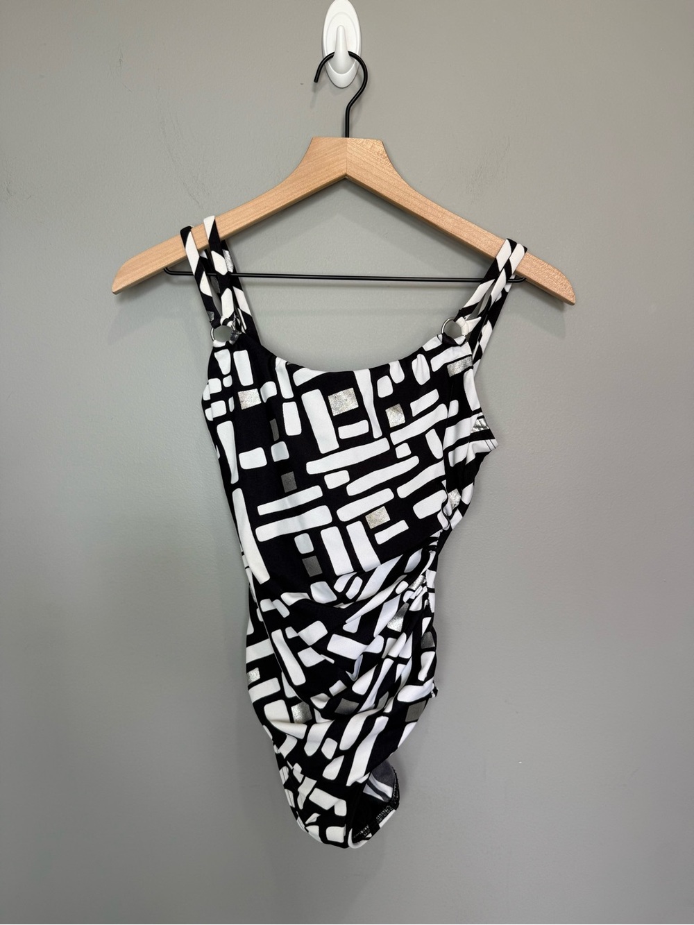 Miraclesuit One Piece Swimsuit Black White Geometric Ruched Size 8